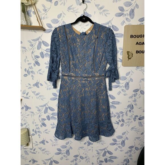 WAYF Lace Print Dress With Bell Sleeves NWT Size Small - Picture 1 of 6